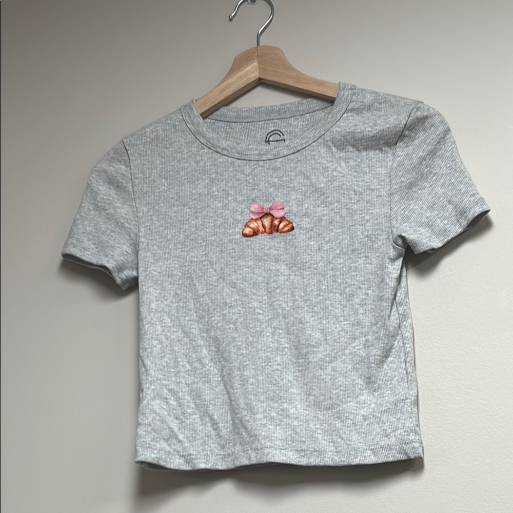 Gray Cropped T-Shirt with Ballet Slippers Design